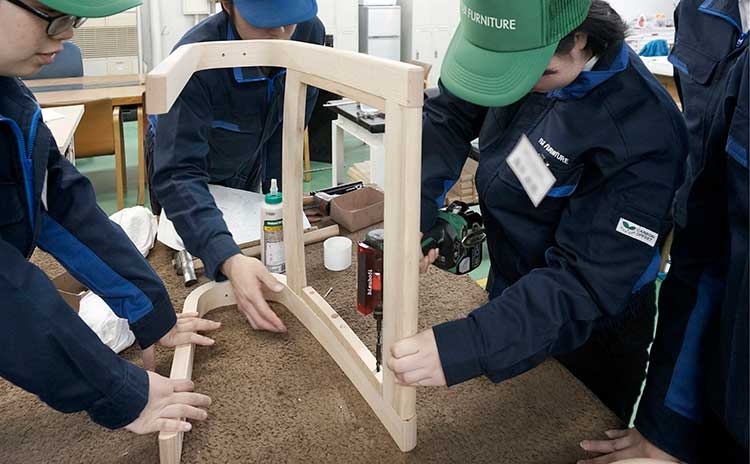 CSR-syokugyotaiken CSR 地域のみなさま方を 学生の職業体験の受け入れ|冨士ファニチア
